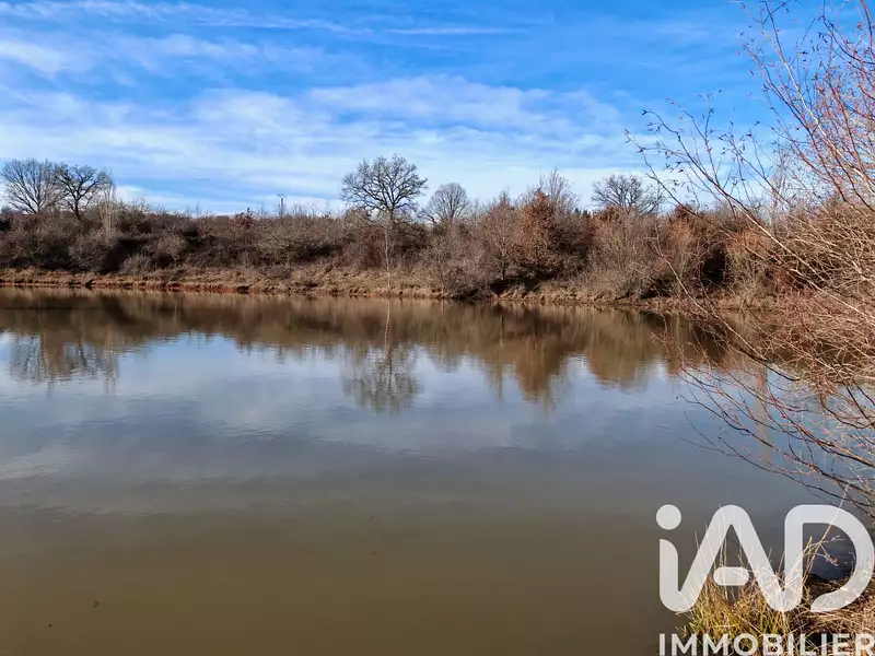 Étang de pêche de 1 ha à Saint-Désiré — photo 4