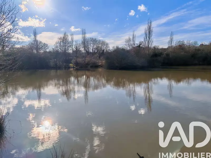 Étang de pêche de 1 ha à Saint-Désiré