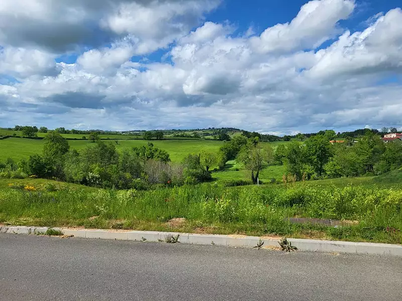 Étang de pêche à Saint-Marcel-de-Félines