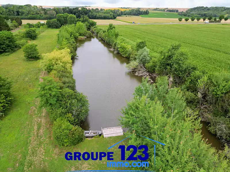 Étang d'agrément de 1 ha à Chichery
