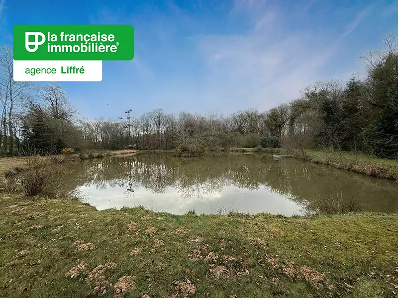 Étang d'agrément à Sens-de-Bretagne