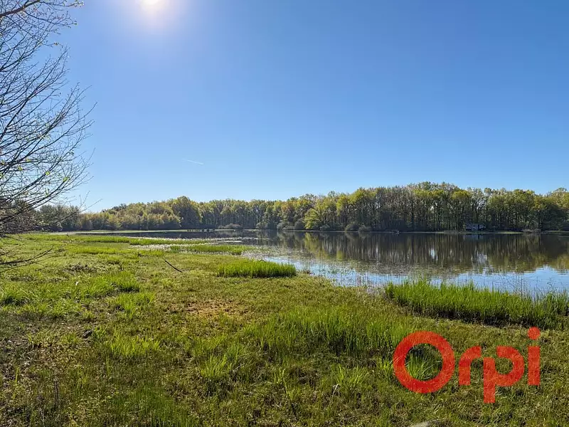Étang de pêche de 4 ha à Meillant