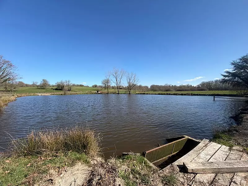Étang de pêche à Bessines-sur-Gartempe — photo 4