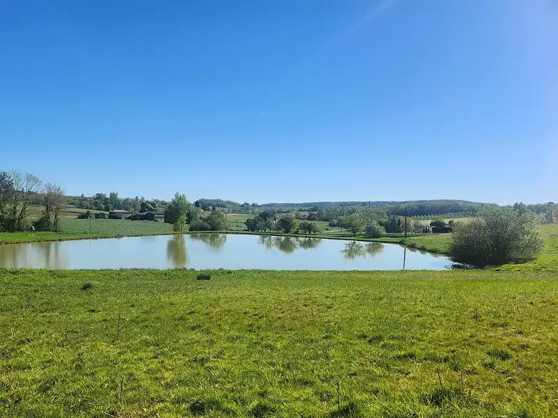 Étang de pêche à Villeneuve-sur-Lot