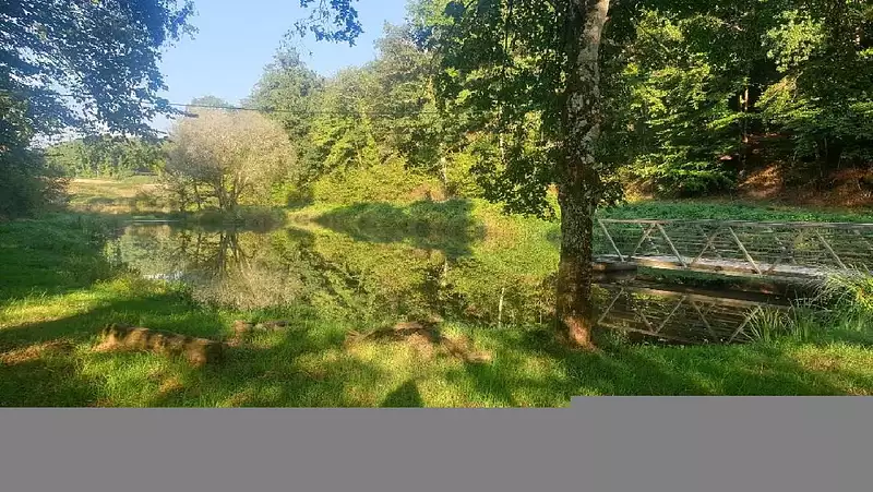 Étang d'agrément à Saint-Léonard-de-Noblat — photo 2