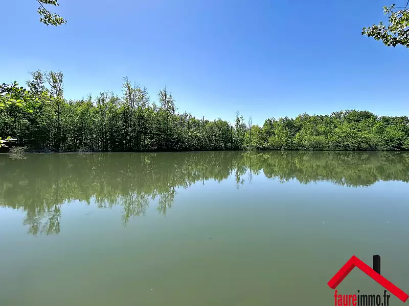 Étang de pêche de 2 ha à Mansac
