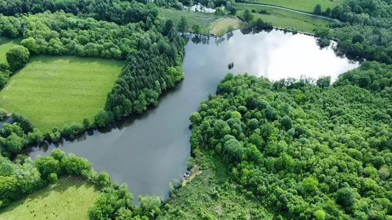 Étang de pêche de 7 ha à Arnac-Pompadour