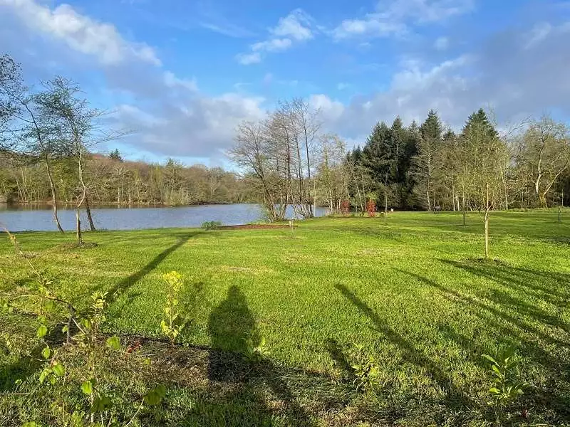 Étang de pêche de 7 ha à Arnac-Pompadour