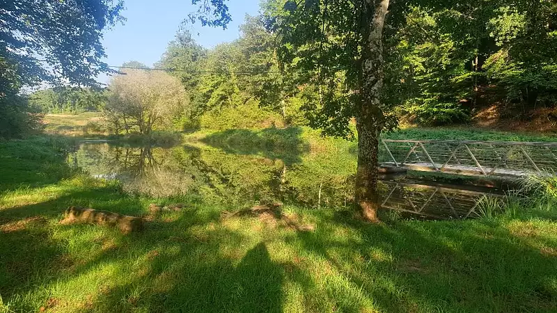 Étang d'agrément à Saint-Léonard-de-Noblat — photo 2