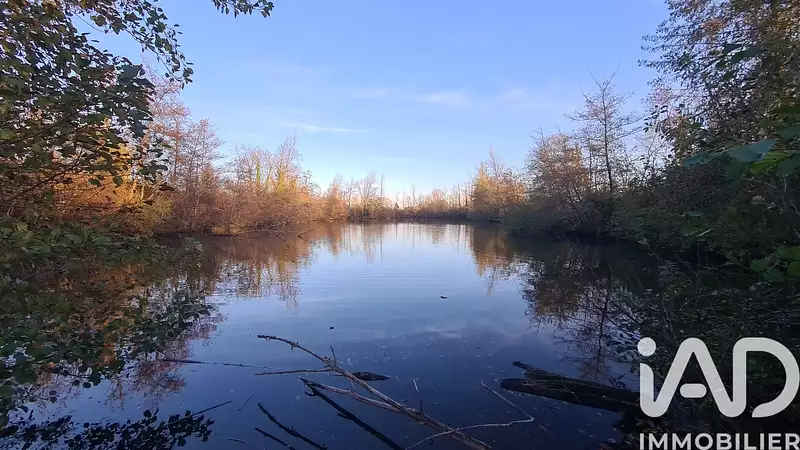 Étang de pêche de 1 ha à Espalais
