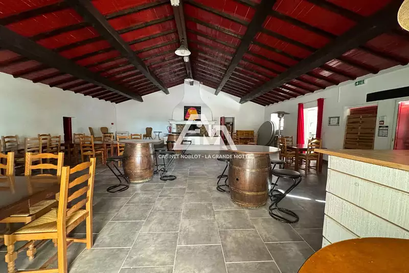 Étang d'agrément à Saint-Laurent-d'Aigouze