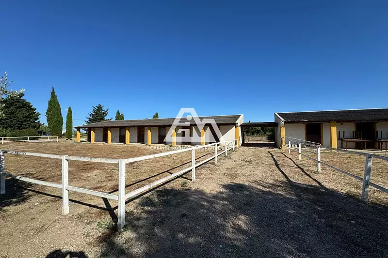 Étang d'agrément à Saint-Laurent-d'Aigouze