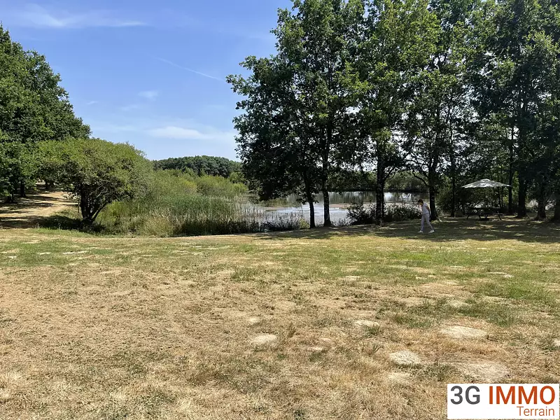 Étang de pêche à Les Pineaux — photo 2