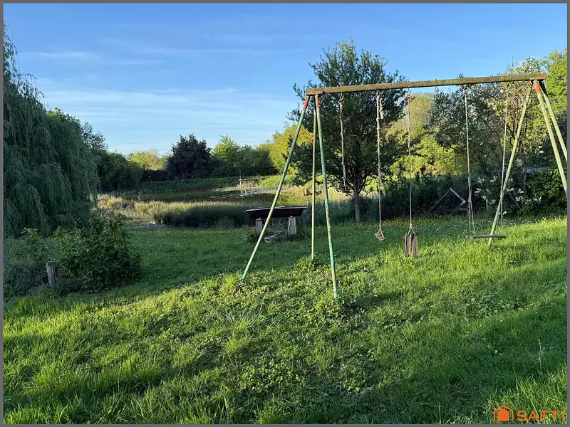 Étang d'agrément à Le Lion-d'Angers — photo 2