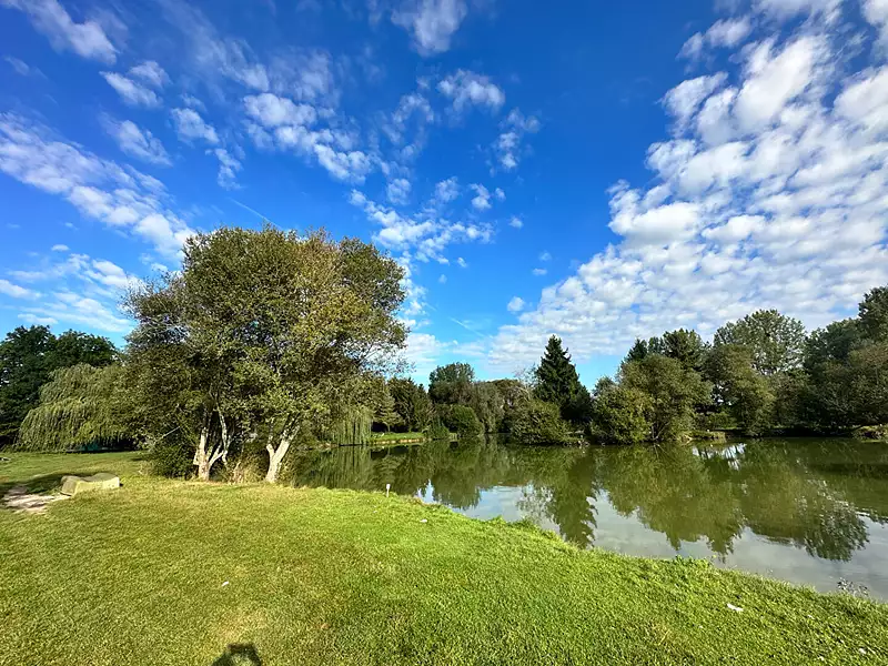 Étang de pêche à Lamnay